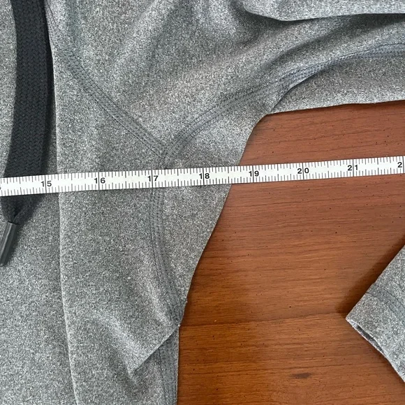 🔥 Nike Pro Hyperwarm Dri-FIT Cinch Neck Top – Size L Gray Long Sleeve ✔️ - Picture 6 of 10